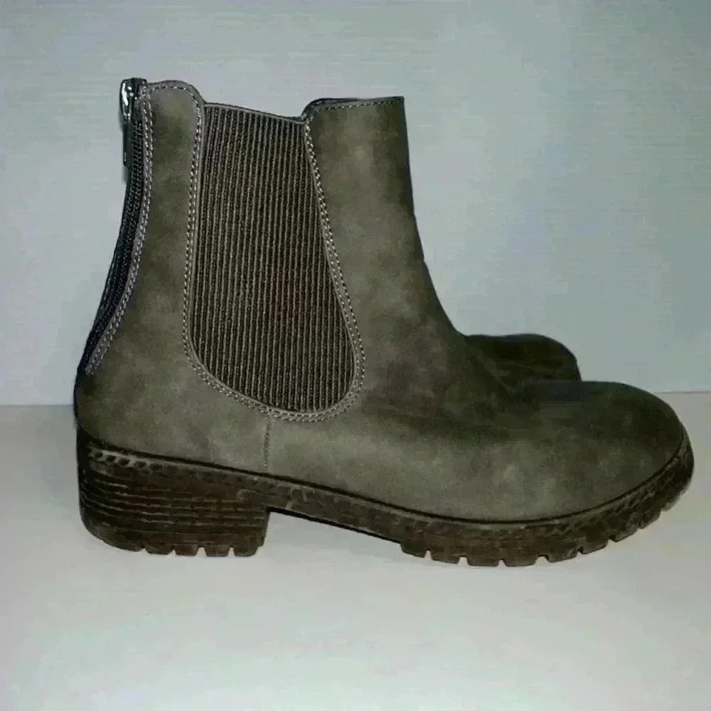 Maurice’s Smokey Grey Ankle Bootie with Zippers on the back. Women’s Size 7 1/2. - Picture 7 of 13